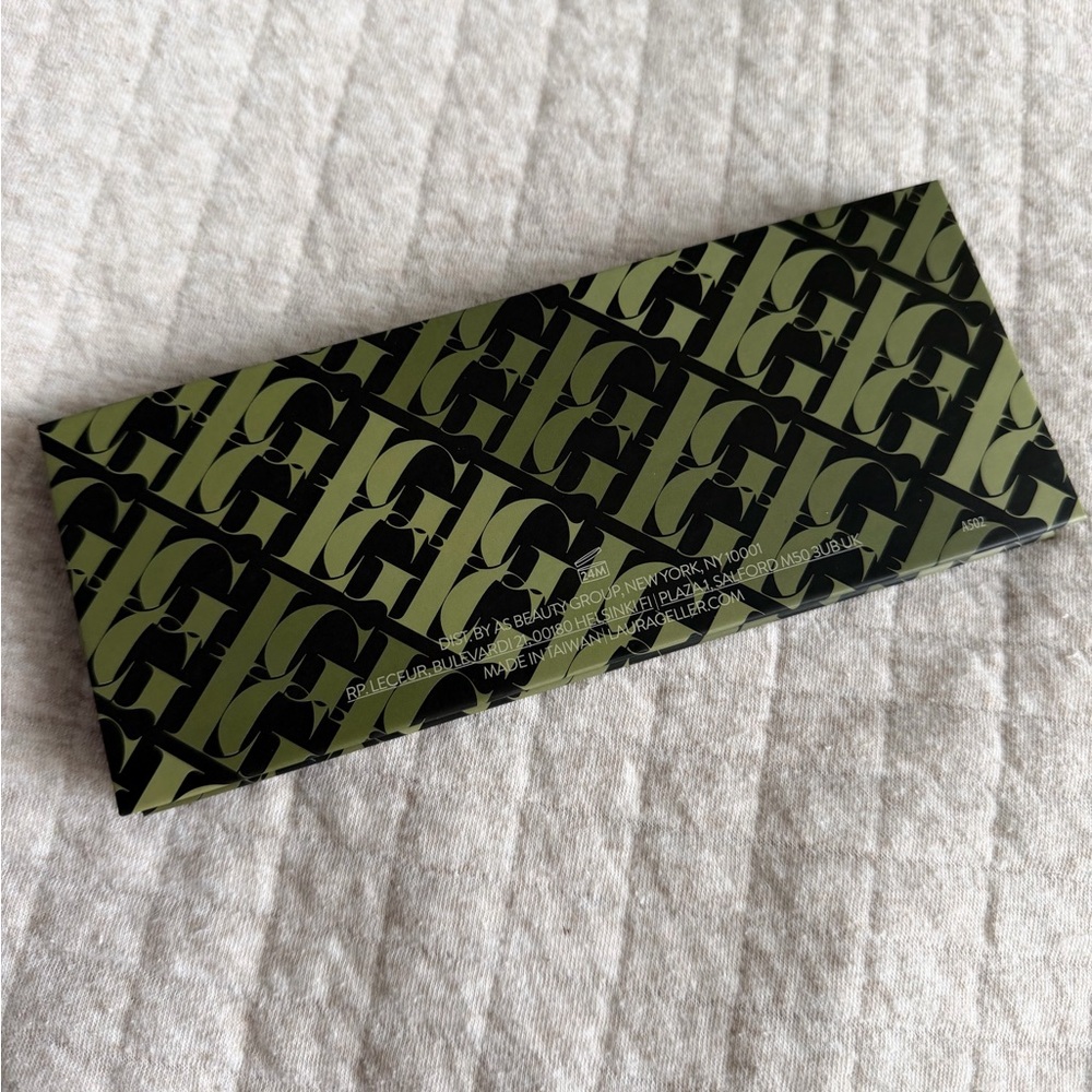 Laura Geller Earthy Essentials Baked Eyeshadow Palette - Picture 9 of 9